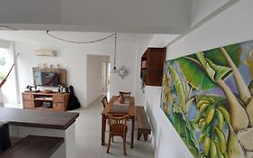 Melhor custo benefício no centro 4 pessoas, 2Q, ar, garagem, cozinha completa