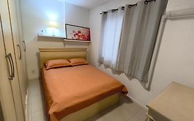Melhor custo benefício no centro 4 pessoas, 2Q, ar, garagem, cozinha completa